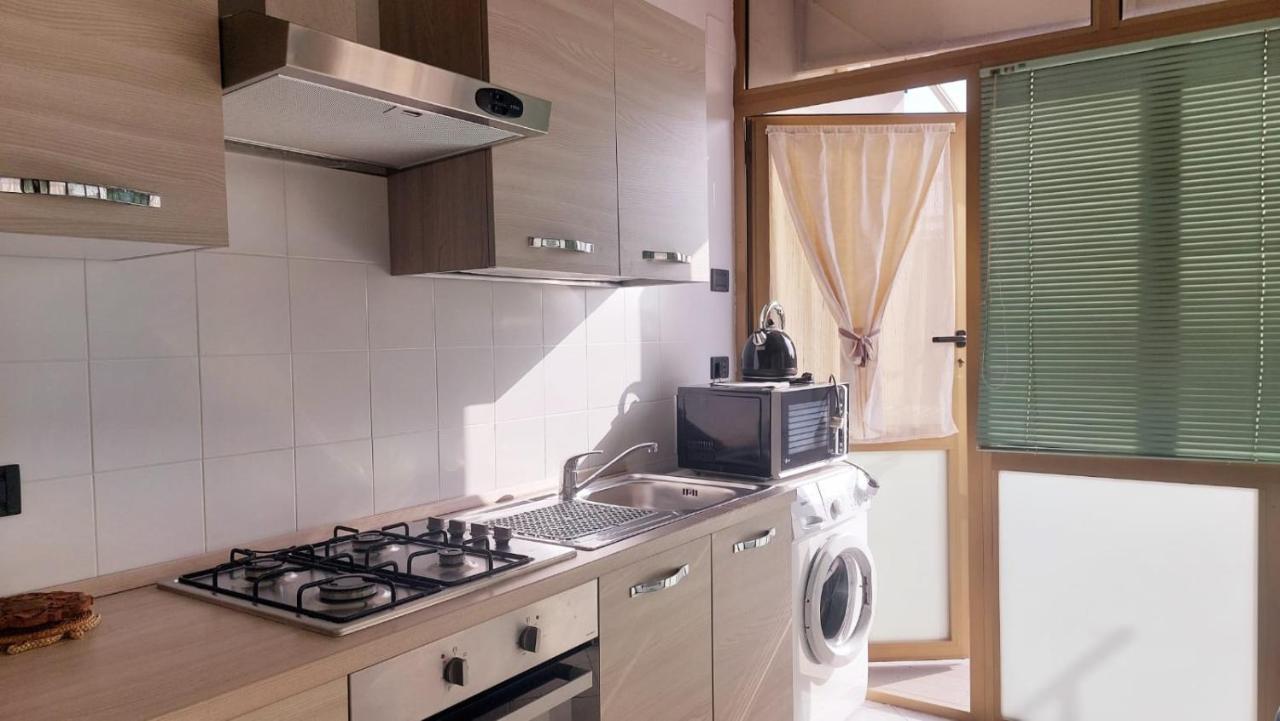 Attico Trilocale Con Solarium A Borghetto Santo Spirito Apartment Exterior foto