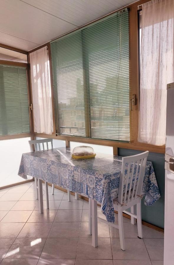 Attico Trilocale Con Solarium A Borghetto Santo Spirito Apartment Exterior foto