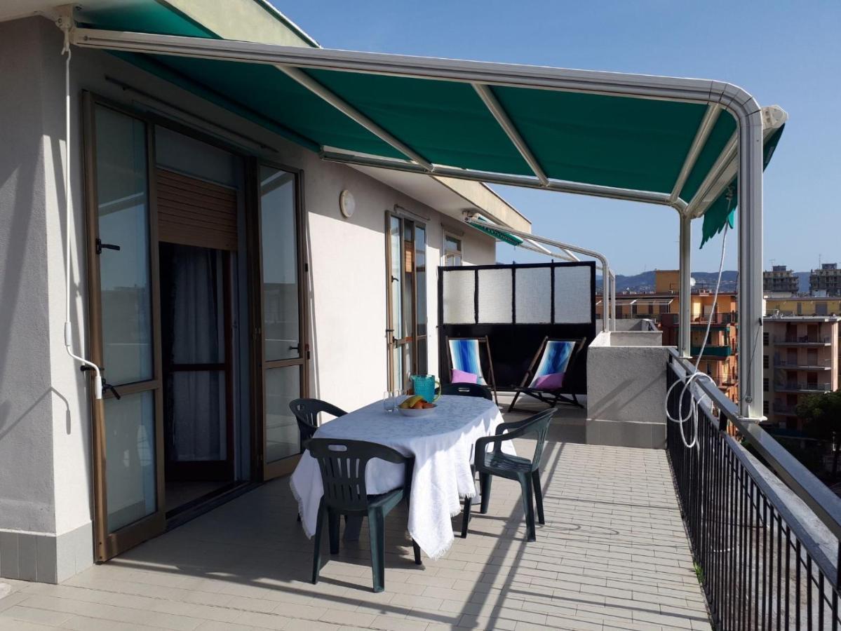Attico Trilocale Con Solarium A Borghetto Santo Spirito Apartment Exterior foto