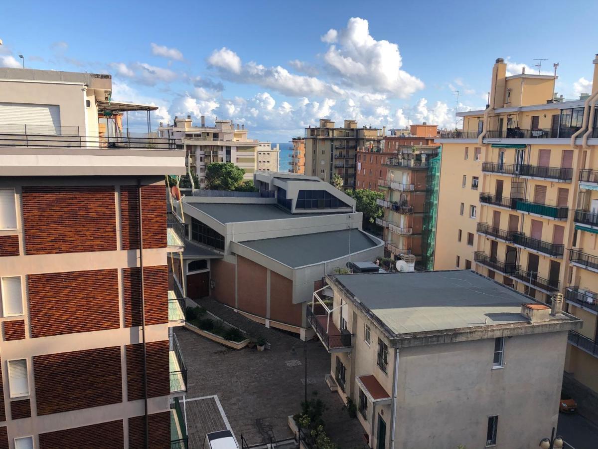 Attico Trilocale Con Solarium A Borghetto Santo Spirito Apartment Exterior foto